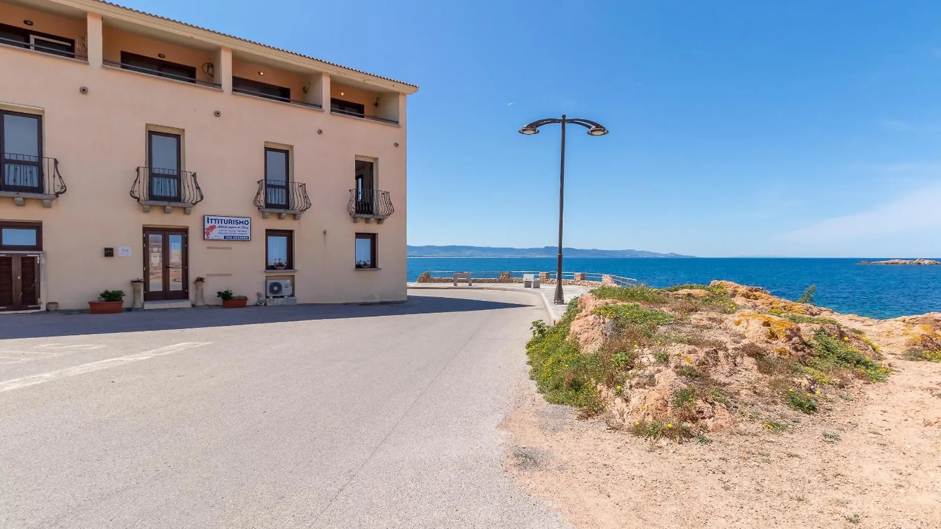 Casa Sulla Scogliera Isola Rossa Διαμέρισμα Ιταλία